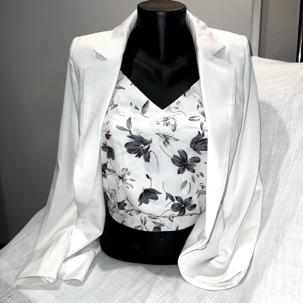 WHITE BLAZER